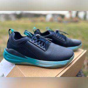 Aqua Blue Women’s Clove Healthcare Sneakers
Size 7